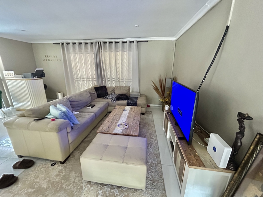 4 Bedroom Property for Sale in Vorna Valley Gauteng
