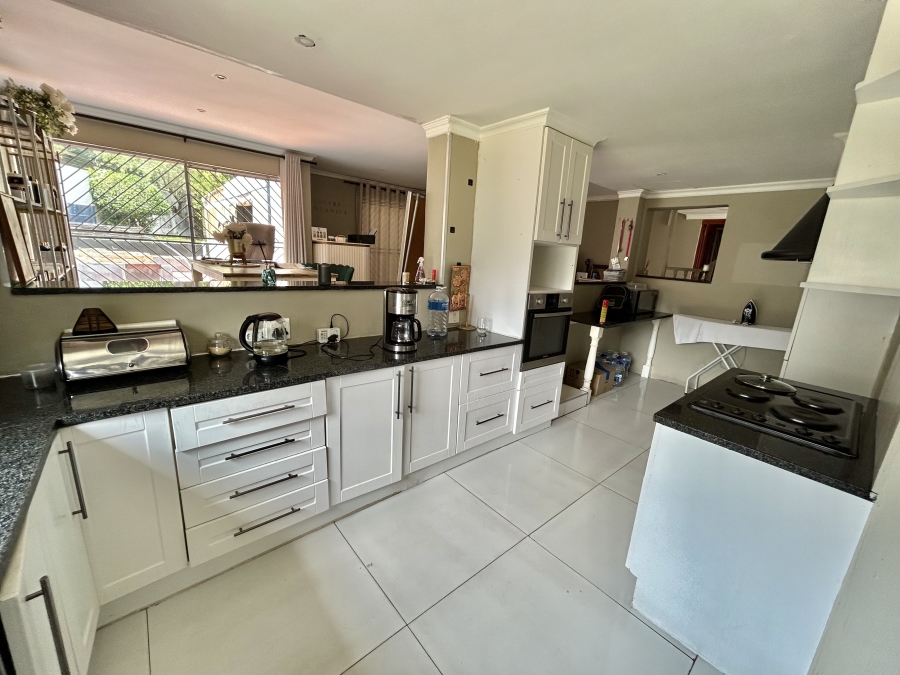 4 Bedroom Property for Sale in Vorna Valley Gauteng