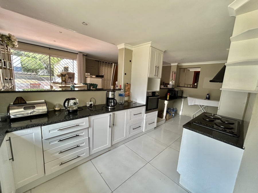 4 Bedroom Property for Sale in Vorna Valley Gauteng