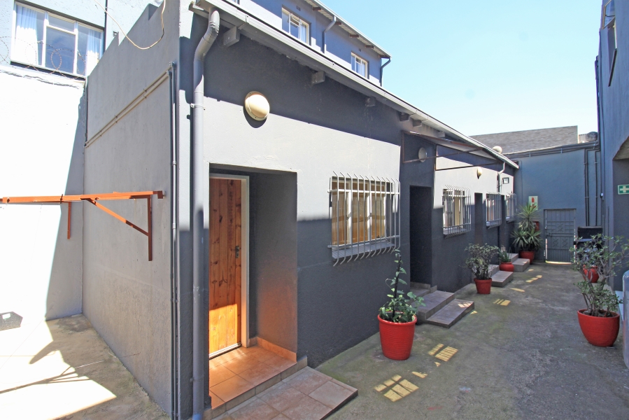 To Let 1 Bedroom Property for Rent in Brixton Gauteng