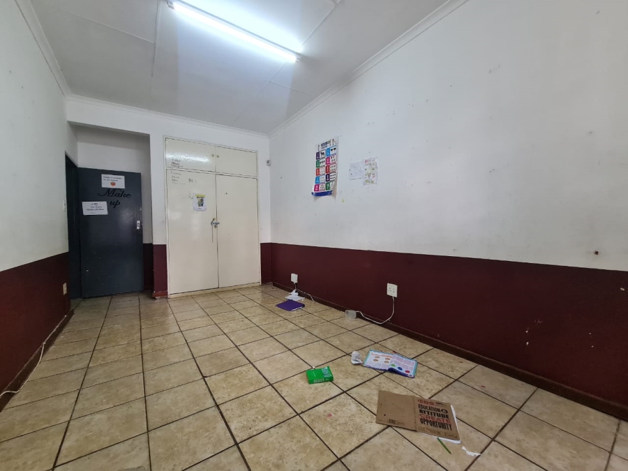 5 Bedroom Property for Sale in Bellevue East Gauteng