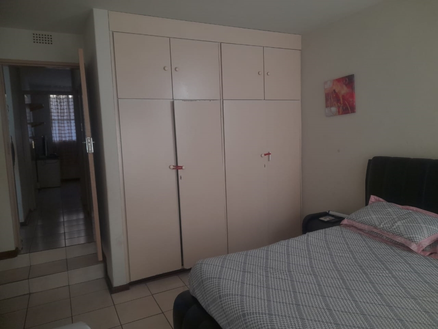 2 Bedroom Property for Sale in Yeoville Gauteng