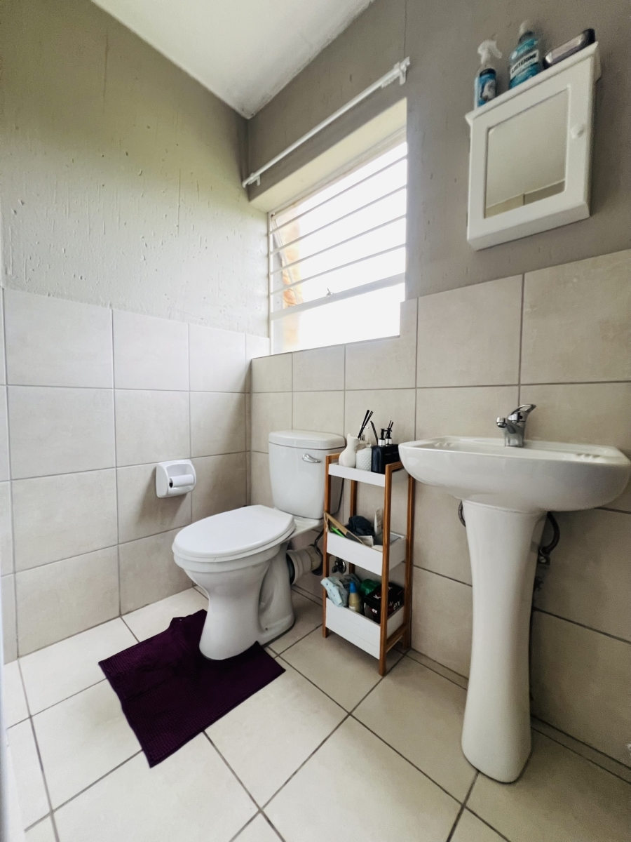 2 Bedroom Property for Sale in Wilgeheuwel Gauteng