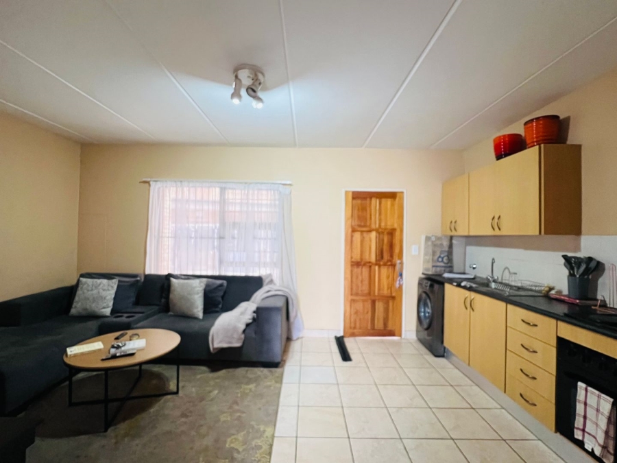 1 Bedroom Property for Sale in Honeydew Gauteng
