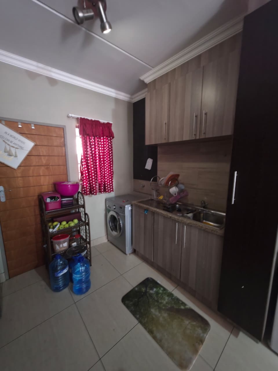 To Let 2 Bedroom Property for Rent in Moregloed Gauteng