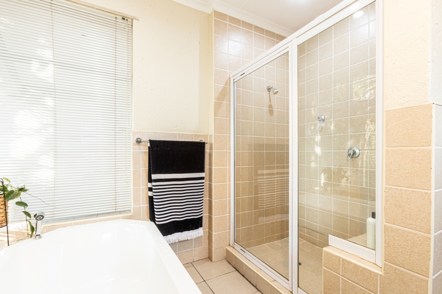 To Let 4 Bedroom Property for Rent in Silver Lakes Golf Estate Gauteng