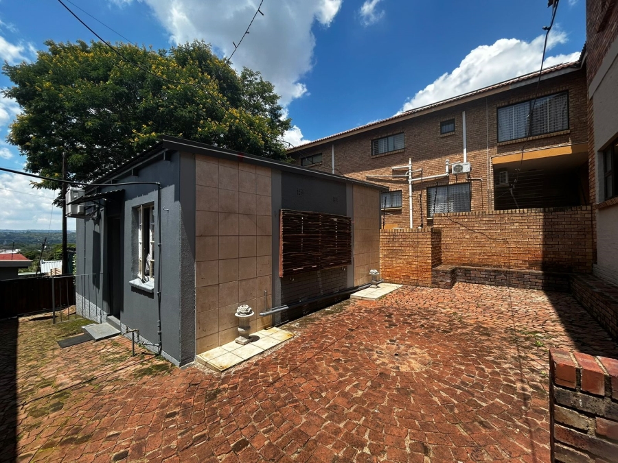 1 Bedroom Property for Sale in Waverley Gauteng