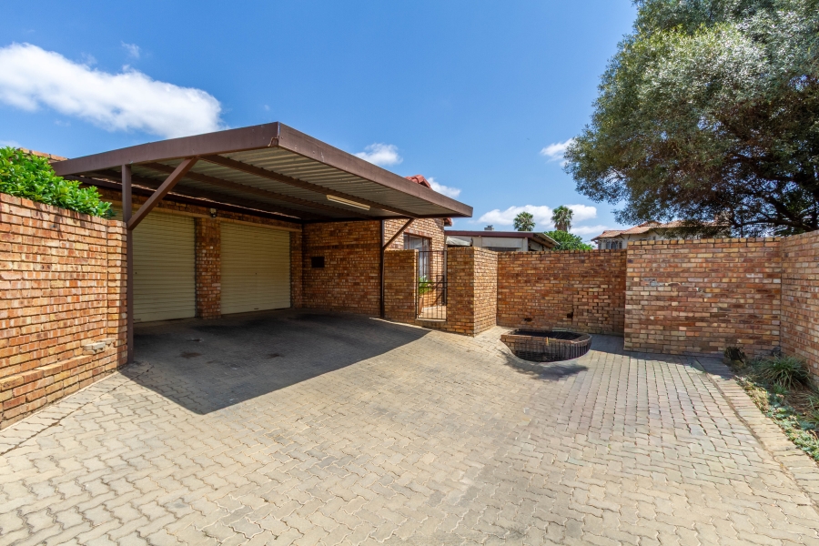 3 Bedroom Property for Sale in Equestria Gauteng