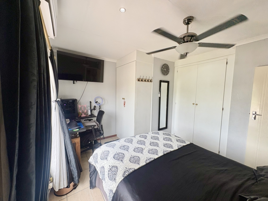 2 Bedroom Property for Sale in Annlin Gauteng