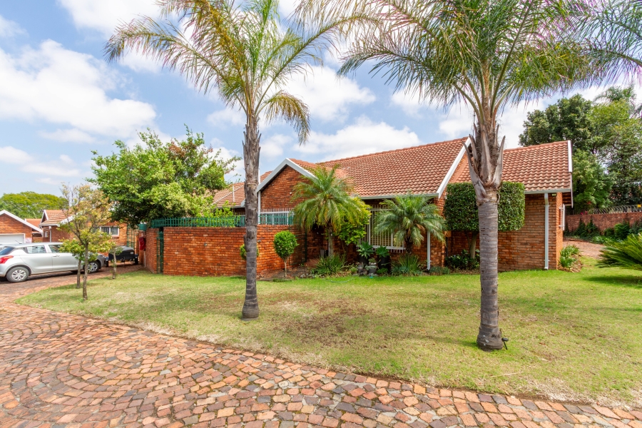 3 Bedroom Property for Sale in Garsfontein Gauteng