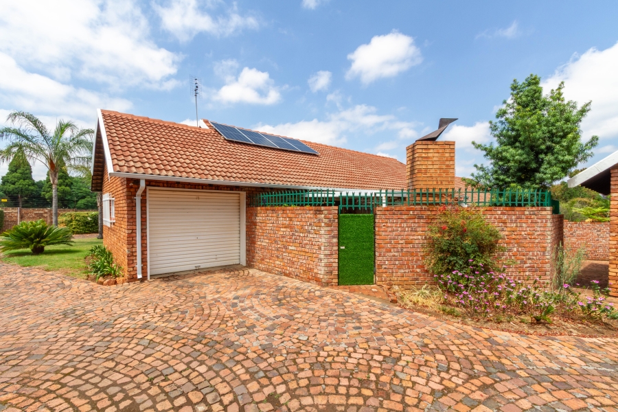 3 Bedroom Property for Sale in Garsfontein Gauteng