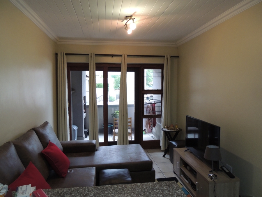 To Let 2 Bedroom Property for Rent in Waverley Gauteng