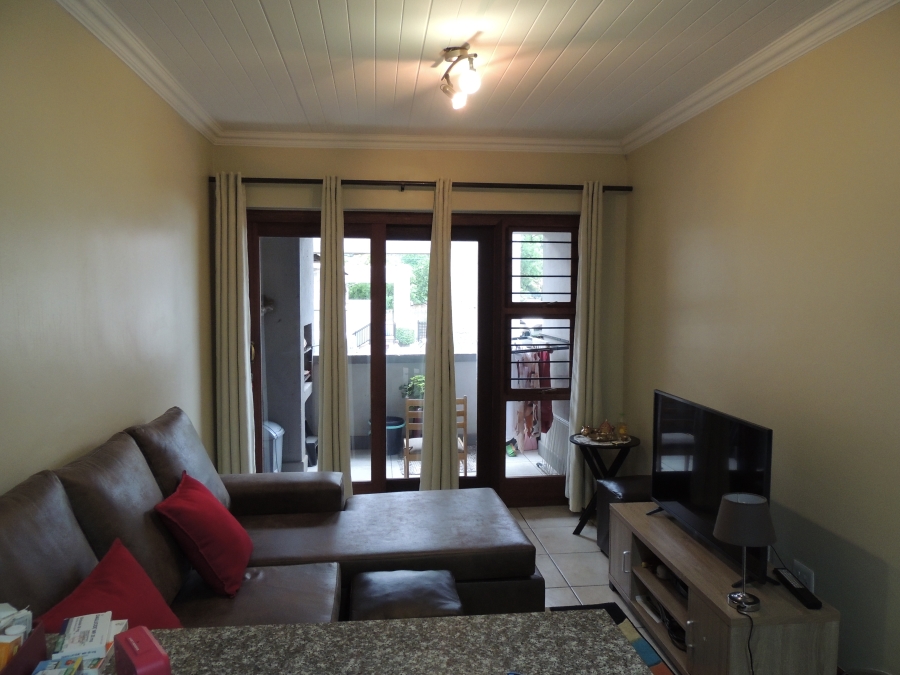 To Let 2 Bedroom Property for Rent in Waverley Gauteng