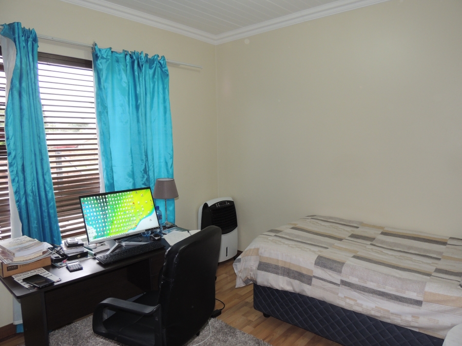 To Let 2 Bedroom Property for Rent in Waverley Gauteng