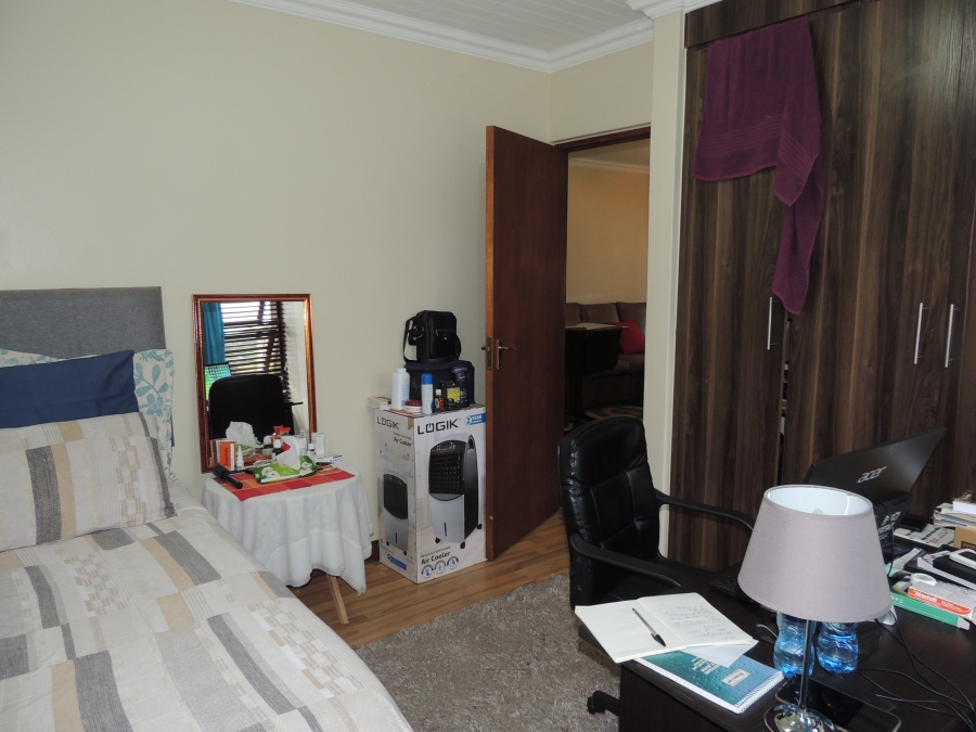 To Let 2 Bedroom Property for Rent in Waverley Gauteng