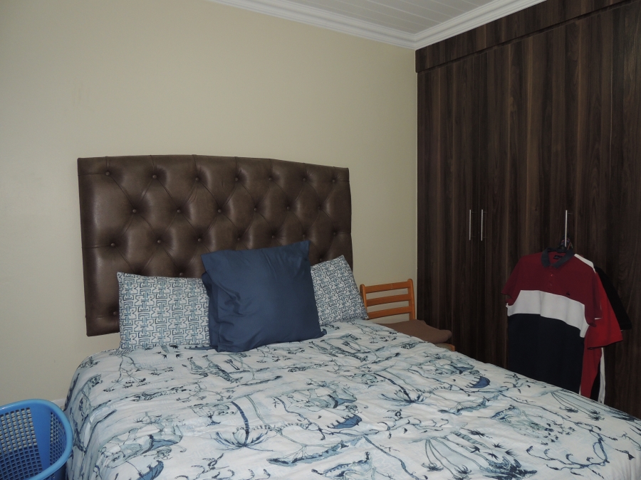 To Let 2 Bedroom Property for Rent in Waverley Gauteng
