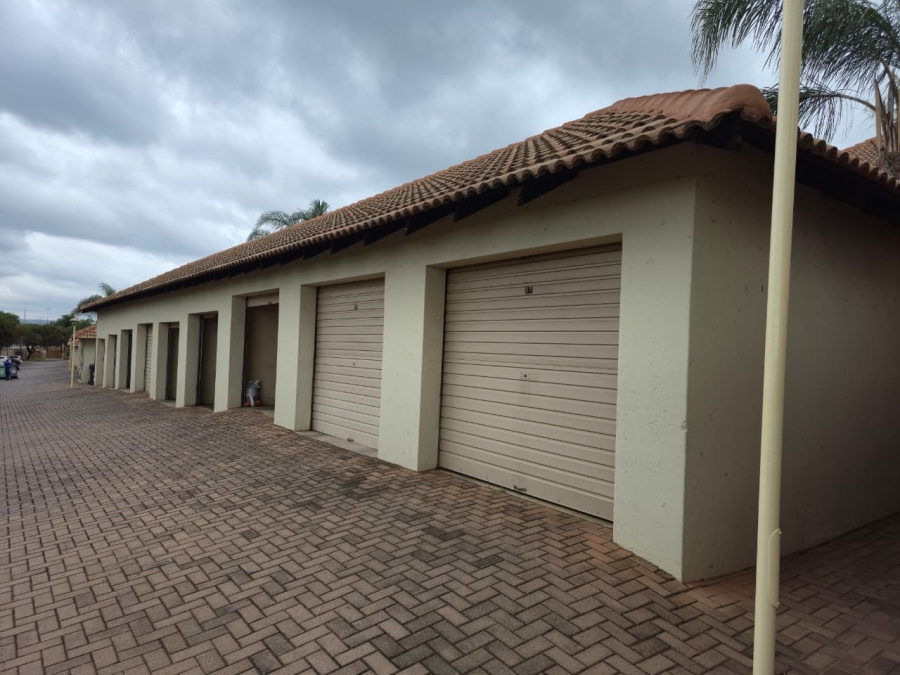 2 Bedroom Property for Sale in Bergtuin Gauteng