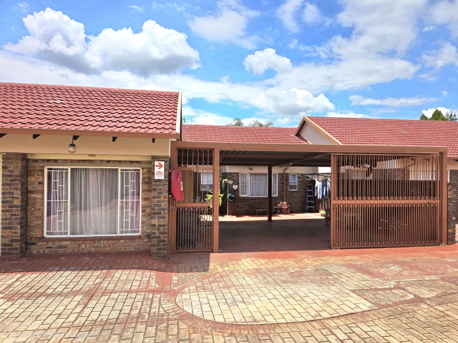 3 Bedroom Property for Sale in The Orchards Gauteng