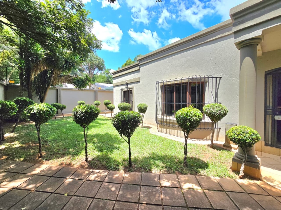7 Bedroom Property for Sale in Waverley Gauteng