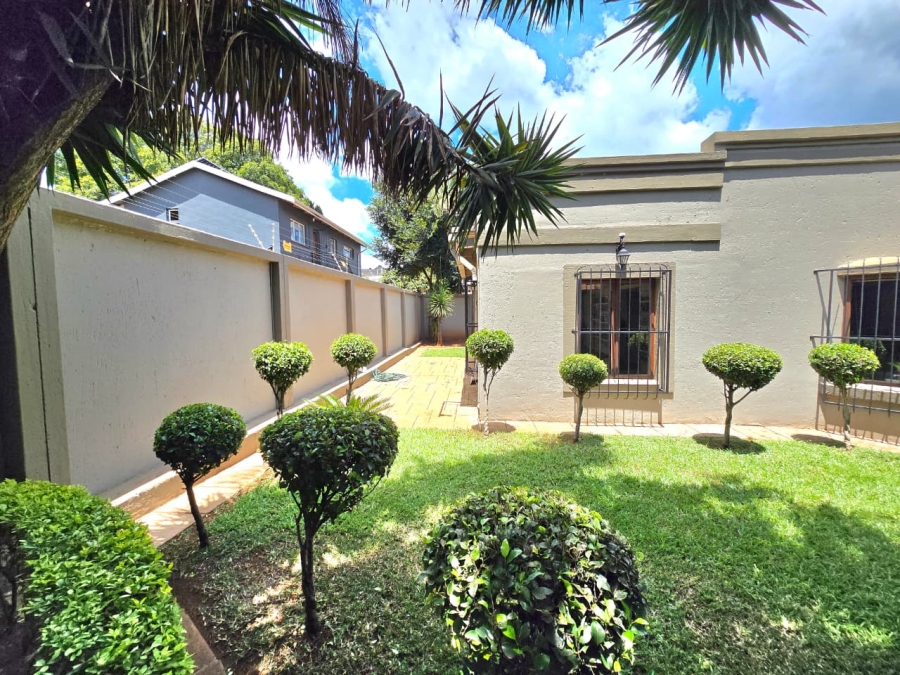 7 Bedroom Property for Sale in Waverley Gauteng