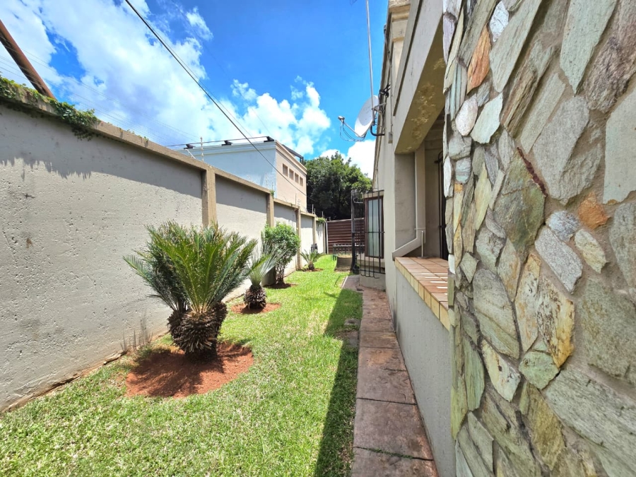 7 Bedroom Property for Sale in Waverley Gauteng