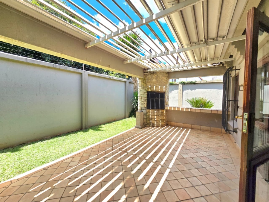 7 Bedroom Property for Sale in Waverley Gauteng