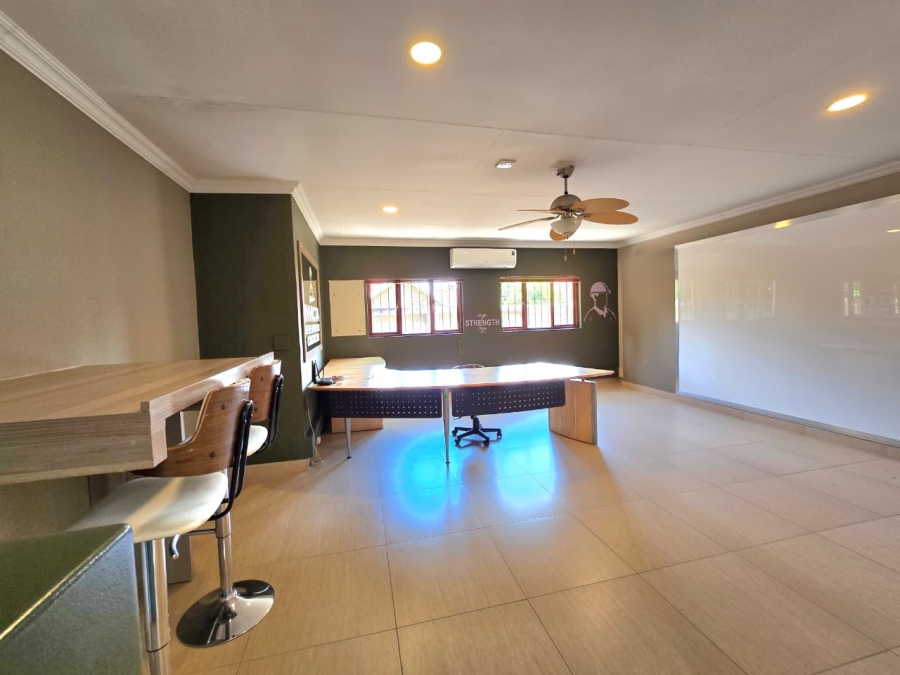 7 Bedroom Property for Sale in Waverley Gauteng