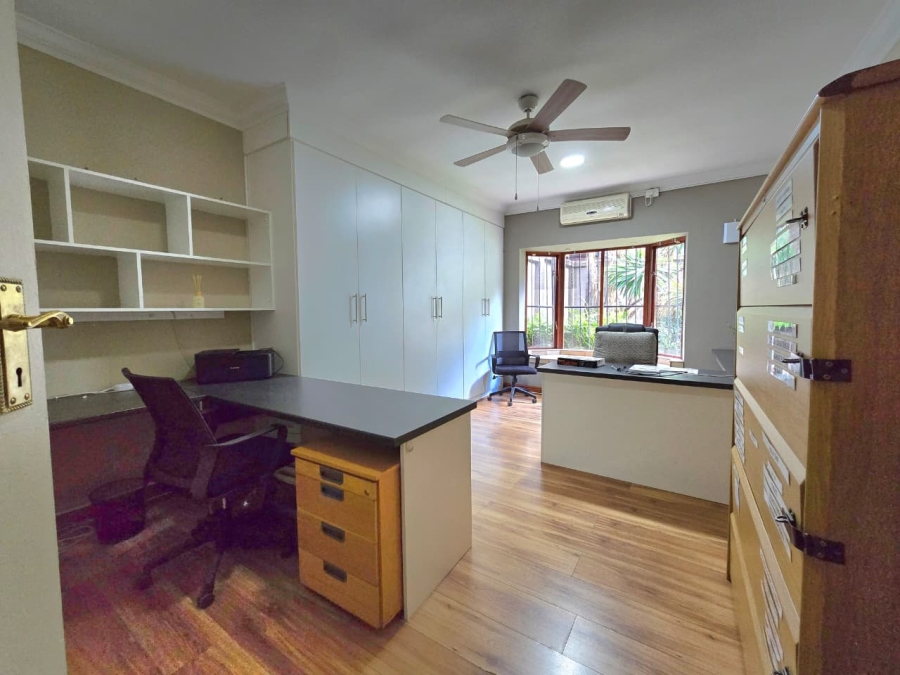 7 Bedroom Property for Sale in Waverley Gauteng