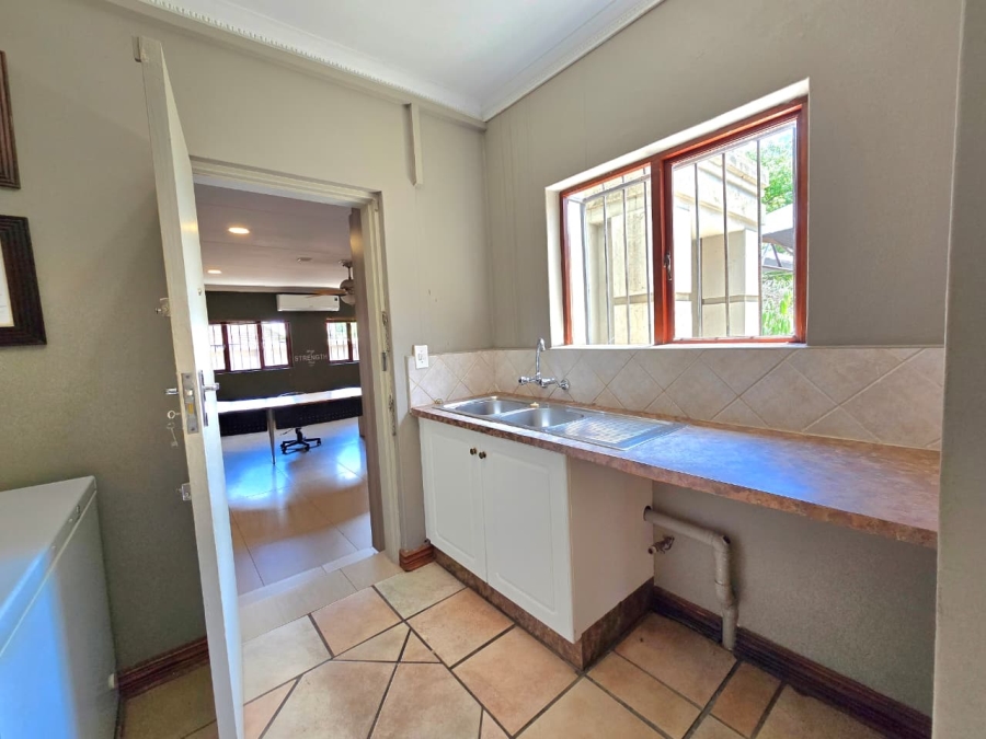 7 Bedroom Property for Sale in Waverley Gauteng
