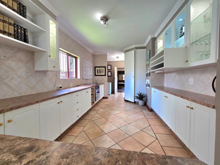 7 Bedroom Property for Sale in Waverley Gauteng