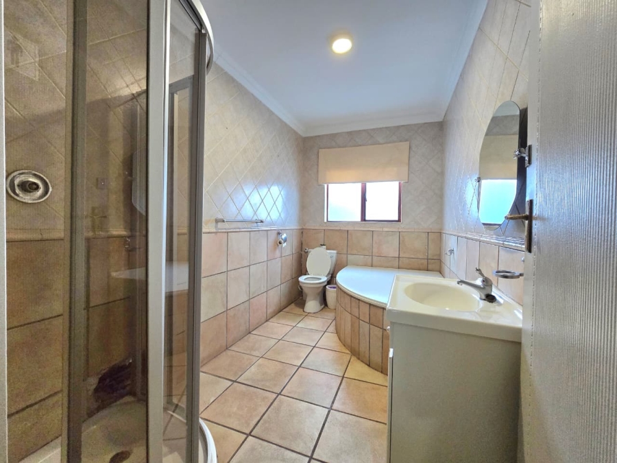 7 Bedroom Property for Sale in Waverley Gauteng