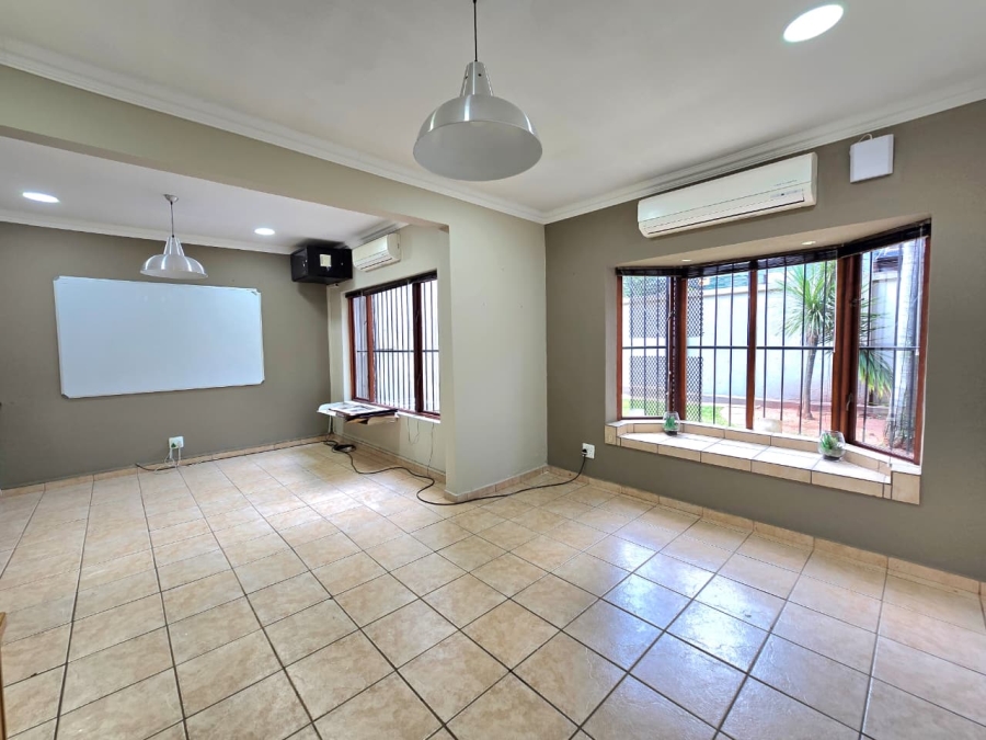 7 Bedroom Property for Sale in Waverley Gauteng