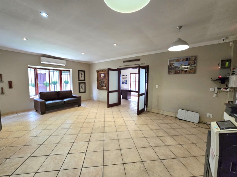 7 Bedroom Property for Sale in Waverley Gauteng