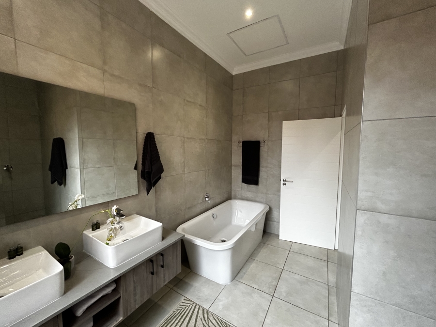 3 Bedroom Property for Sale in Six Fountains Estate Gauteng