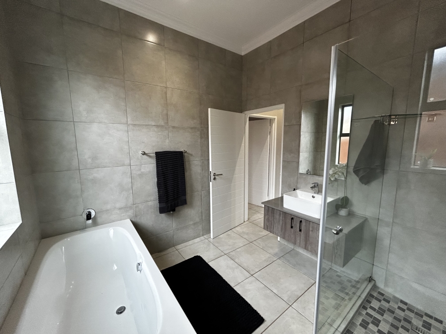 3 Bedroom Property for Sale in Six Fountains Estate Gauteng