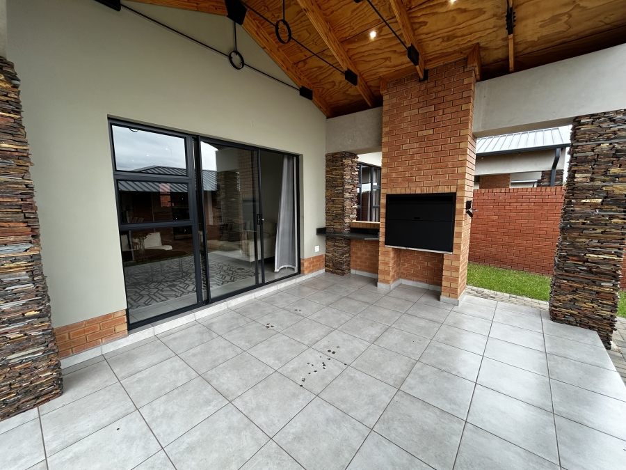 3 Bedroom Property for Sale in Six Fountains Estate Gauteng