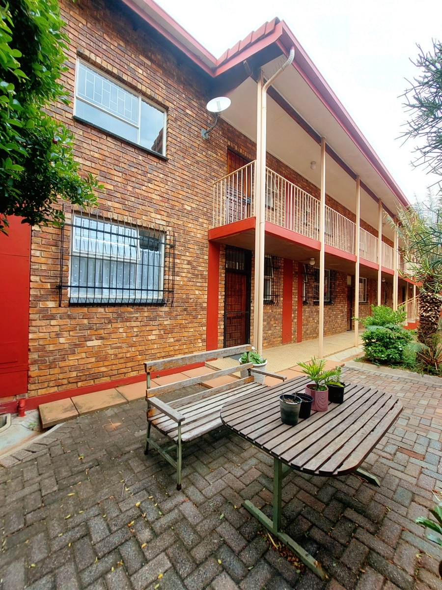 2 Bedroom Property for Sale in La Montagne Gauteng