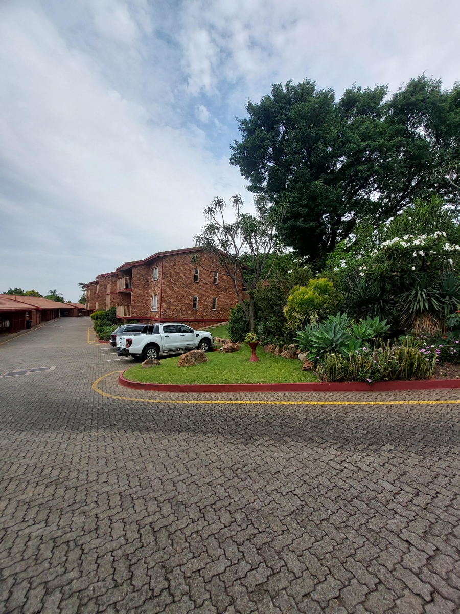 2 Bedroom Property for Sale in La Montagne Gauteng