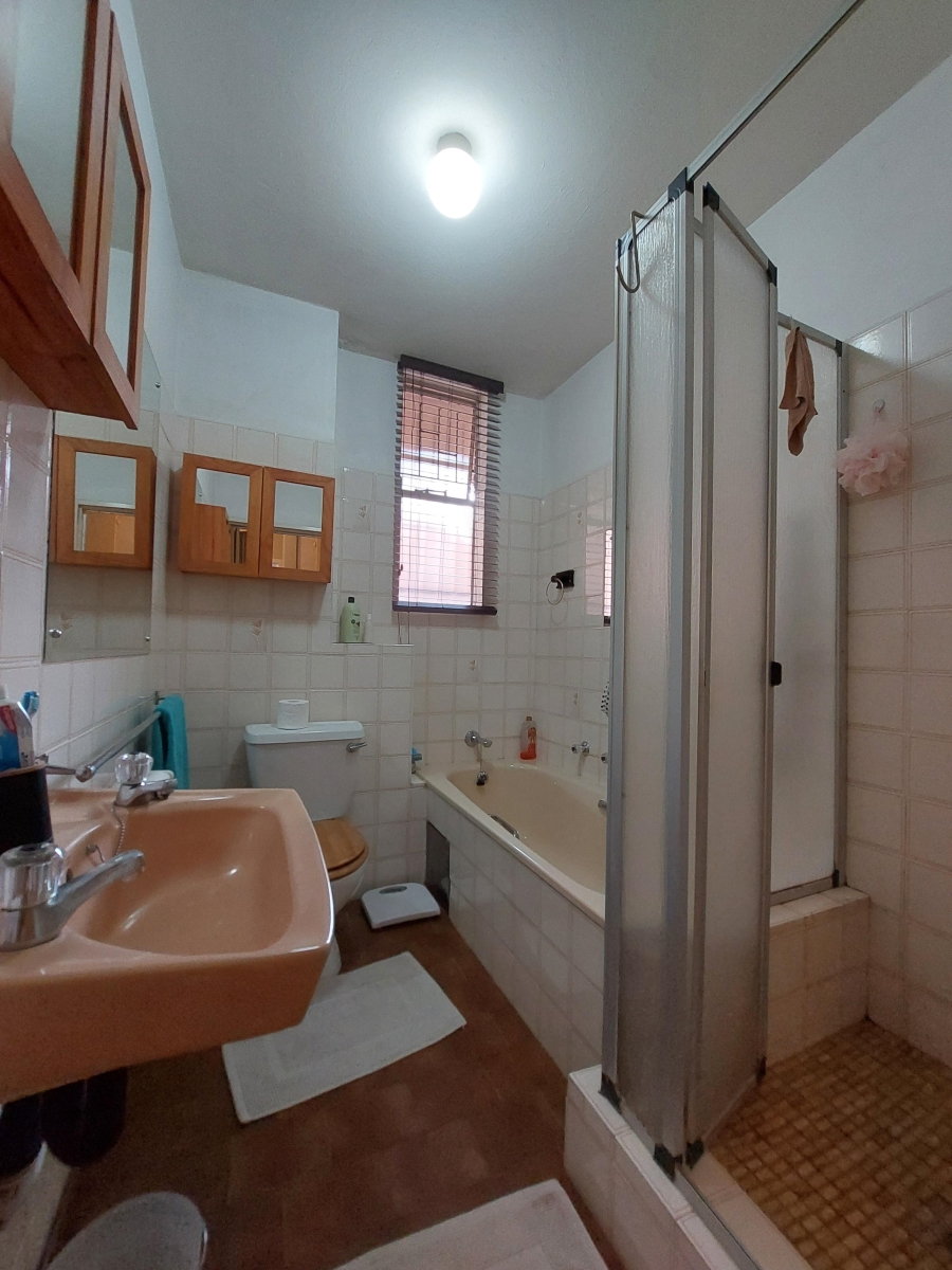 2 Bedroom Property for Sale in La Montagne Gauteng