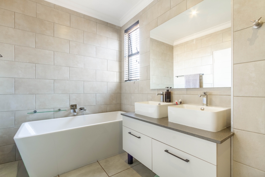 3 Bedroom Property for Sale in Six Fountains Residential Estate Gauteng