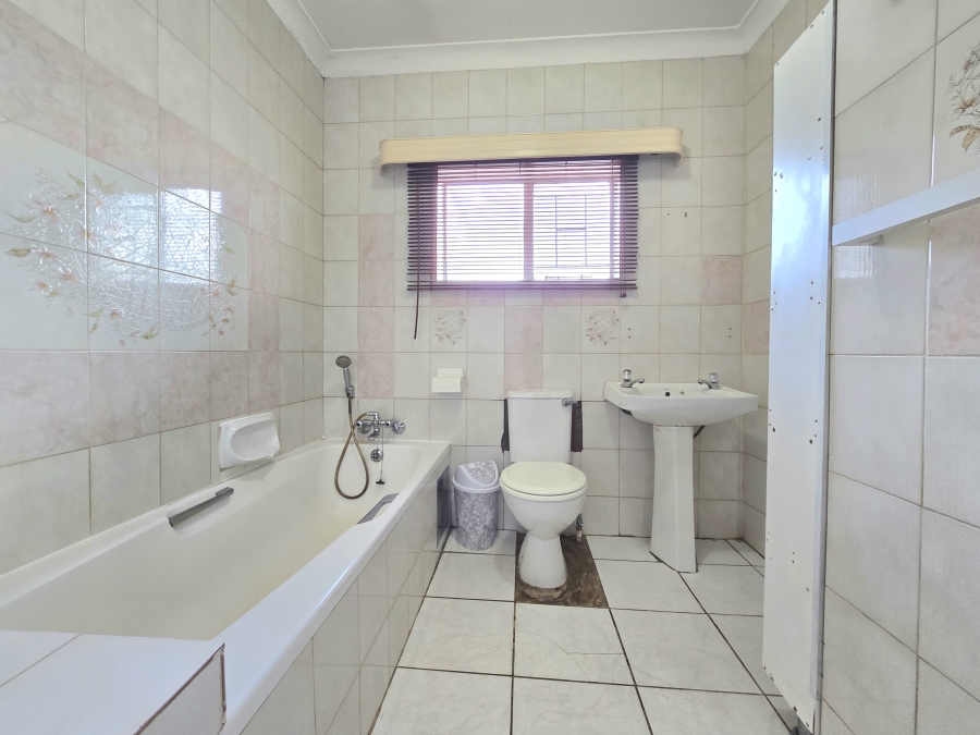 3 Bedroom Property for Sale in Dorandia Gauteng