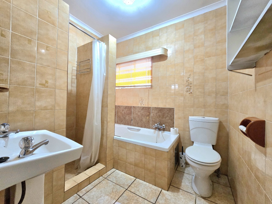 3 Bedroom Property for Sale in Dorandia Gauteng