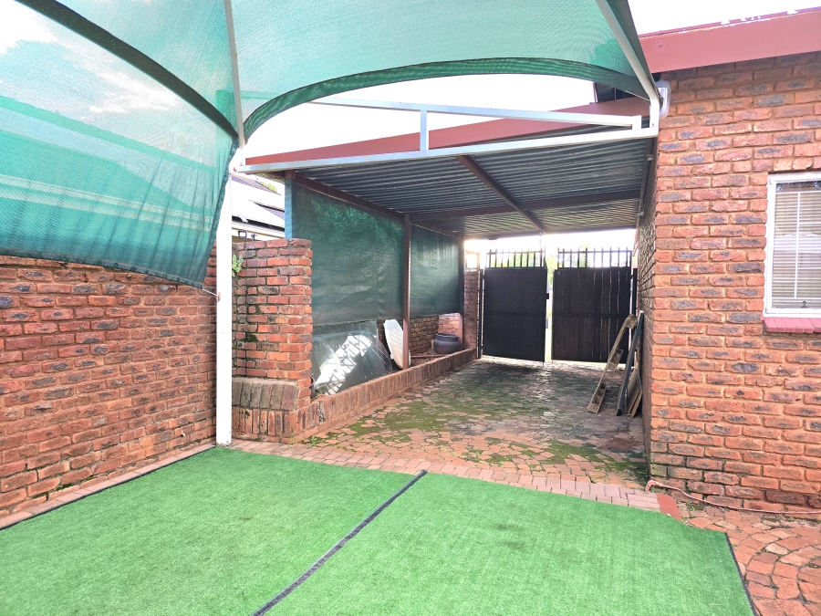 3 Bedroom Property for Sale in Dorandia Gauteng
