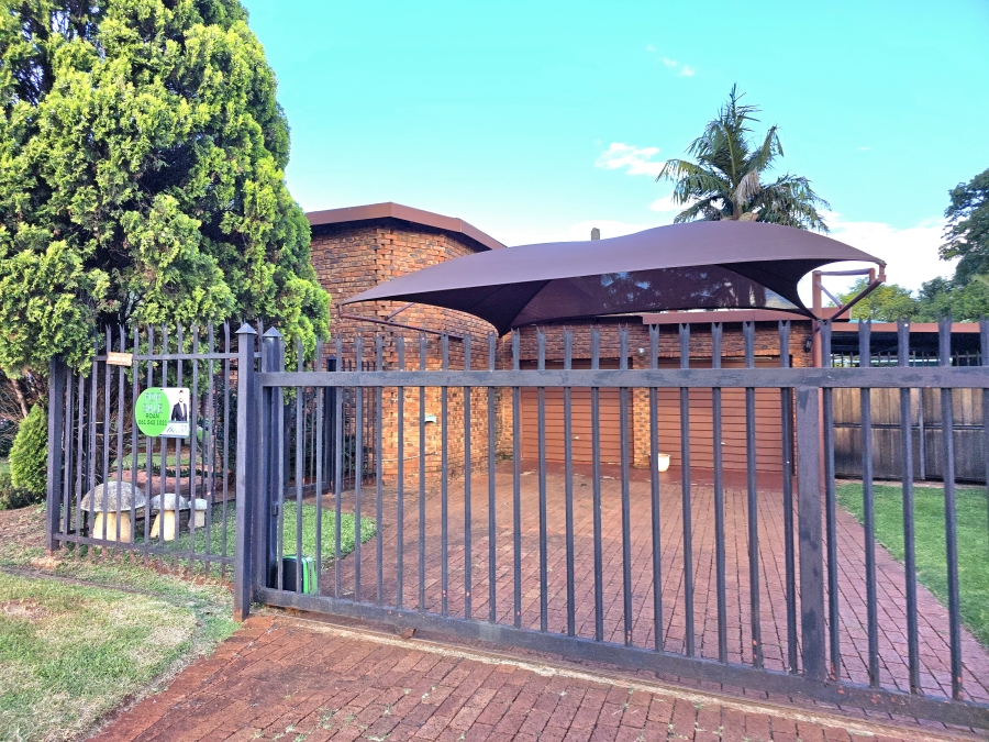 3 Bedroom Property for Sale in Dorandia Gauteng