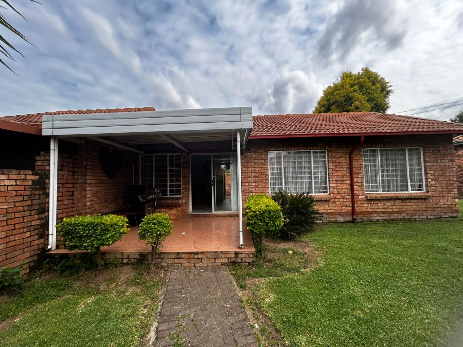 To Let 3 Bedroom Property for Rent in Equestria Gauteng