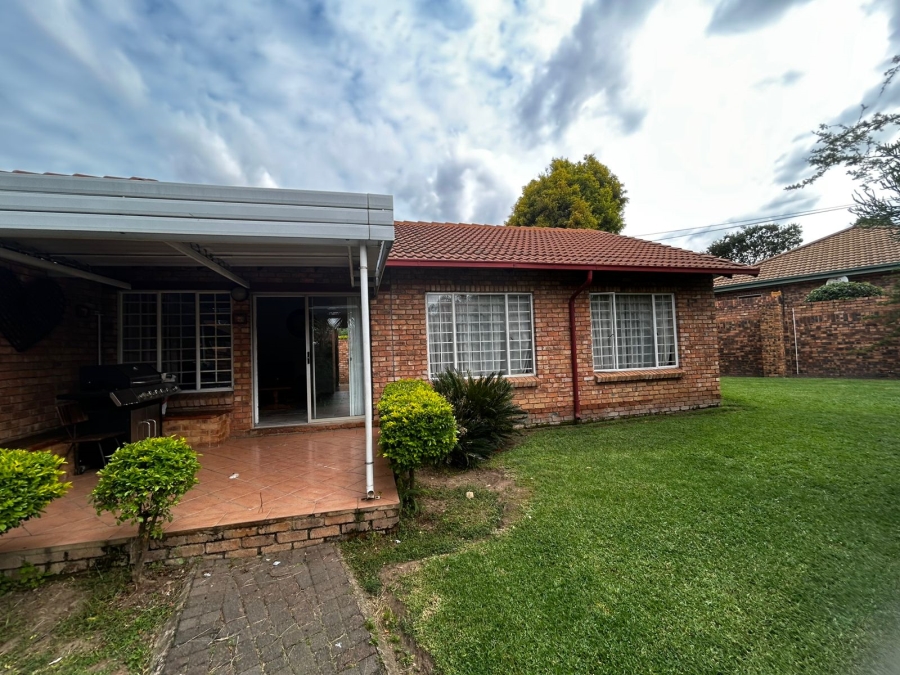 To Let 3 Bedroom Property for Rent in Equestria Gauteng