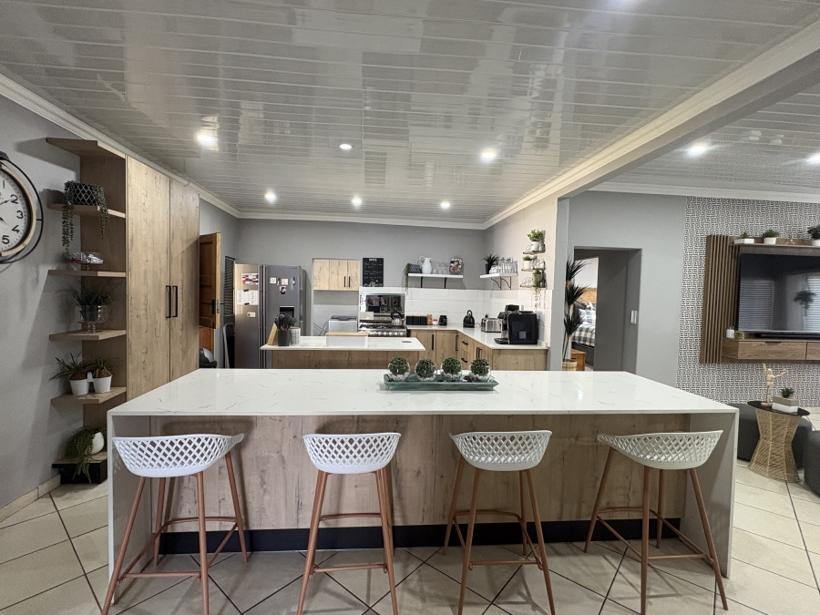 5 Bedroom Property for Sale in Annlin Gauteng