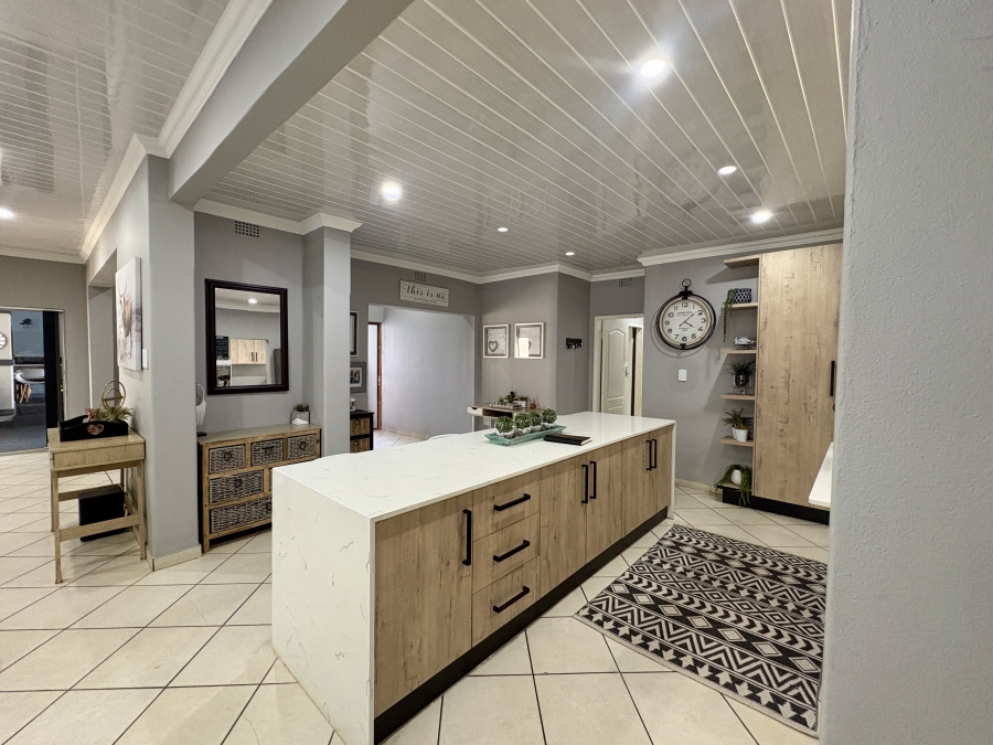 5 Bedroom Property for Sale in Annlin Gauteng