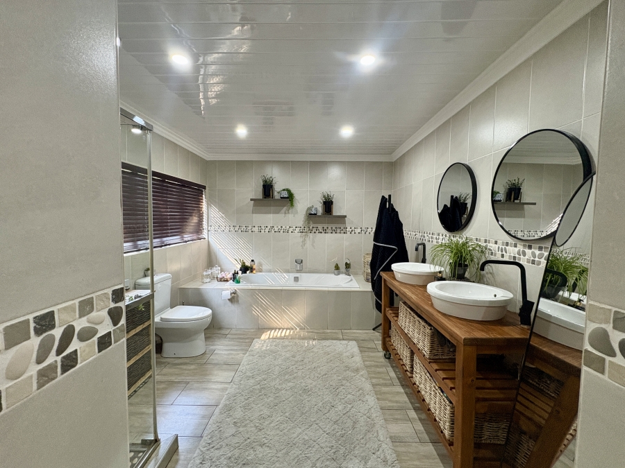 5 Bedroom Property for Sale in Annlin Gauteng