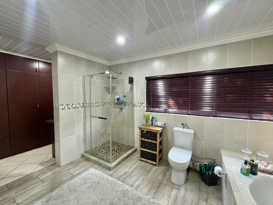 5 Bedroom Property for Sale in Annlin Gauteng